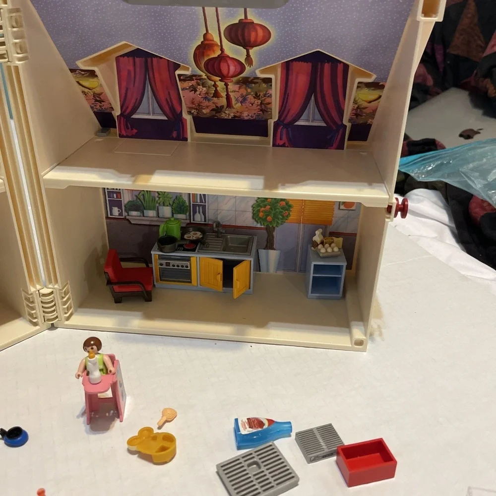 Playmobil Dollhouse 2005 Folding Take Along Play House w/People And‎ Accessories
